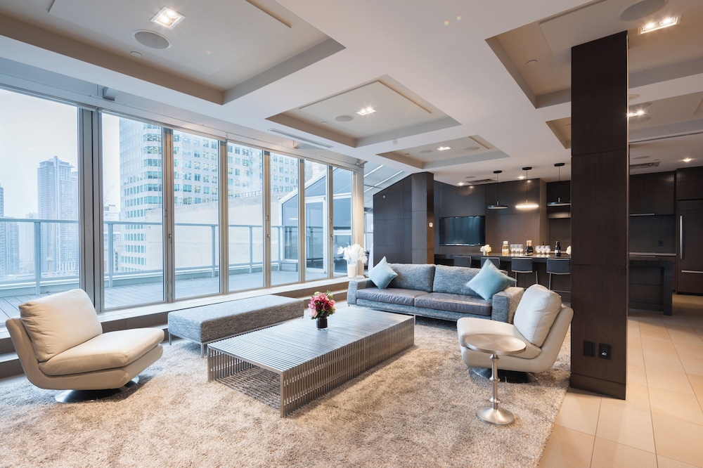 One King West Hotel Residence 49/63