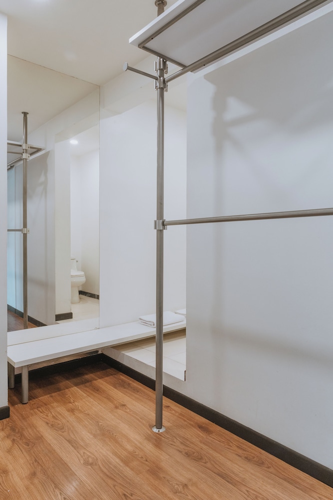 Travelers Orange Suites 22/50