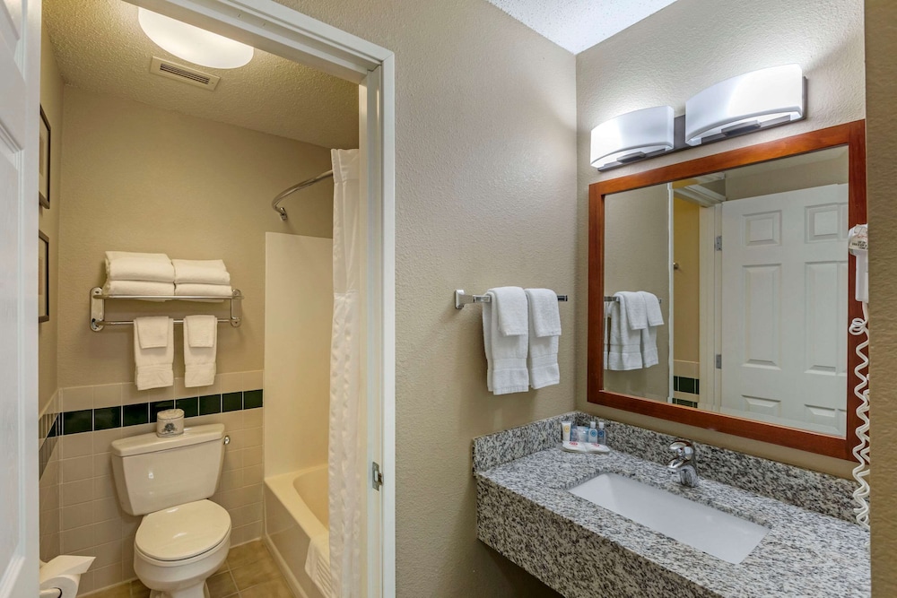 Comfort Inn Suites Jackson West Bend 12/38