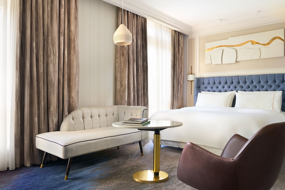 The College Green Hotel Dublin, Autograph Collection 53/63