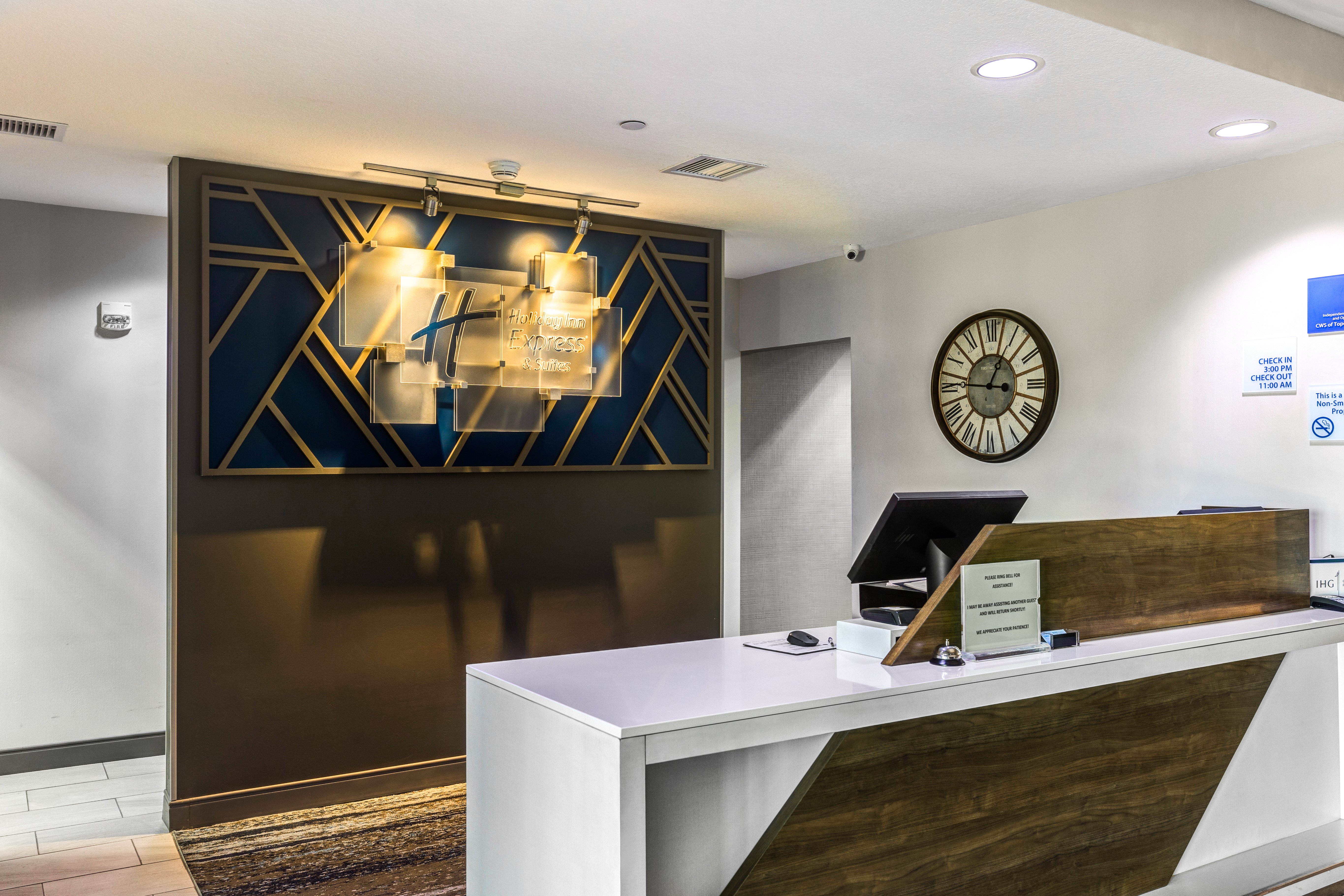Holiday Inn Express Hotel and Suites Salina 5/62