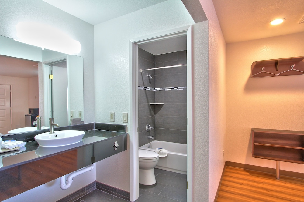Motel 6 Castroville - Monterey 11/40