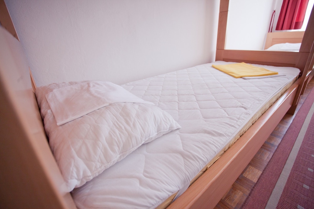 HI Hostel Zagreb 16/32