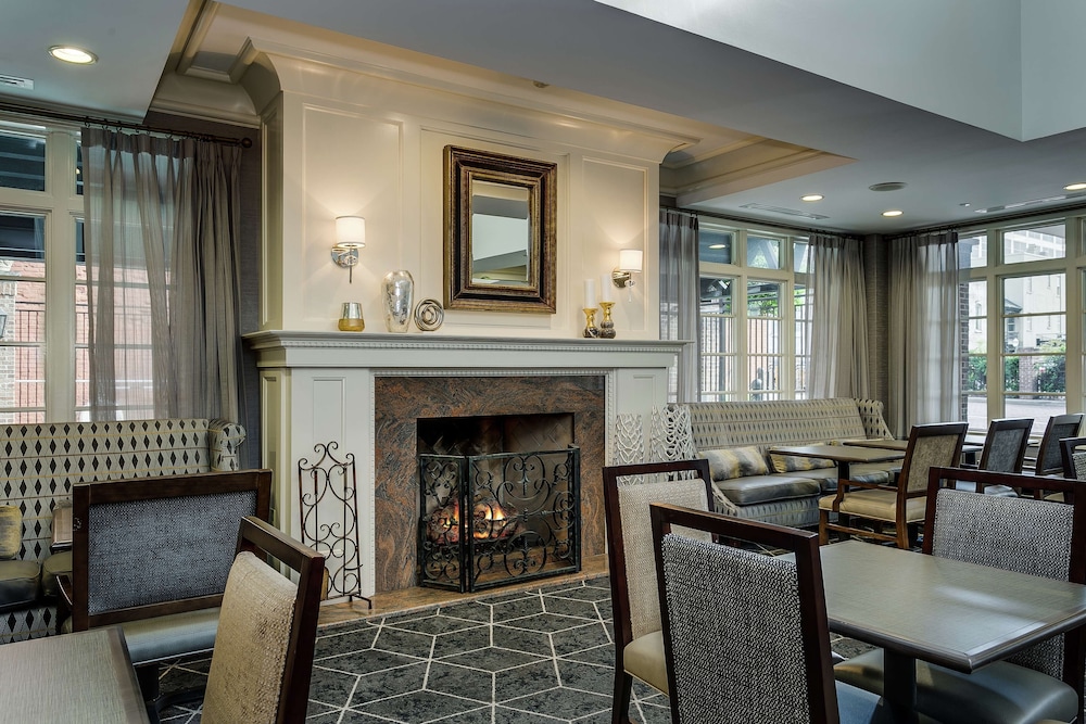 Hampton Inn & Suites Mobile- Downtown Historic District 39/56
