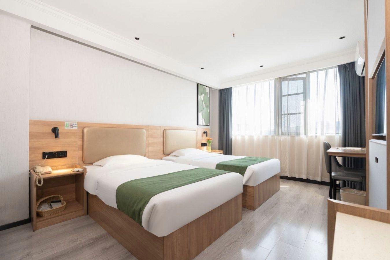 ROOM, TWIN BEDS