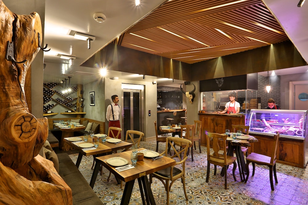TAXIM LOUNGE HOTEL 39/58