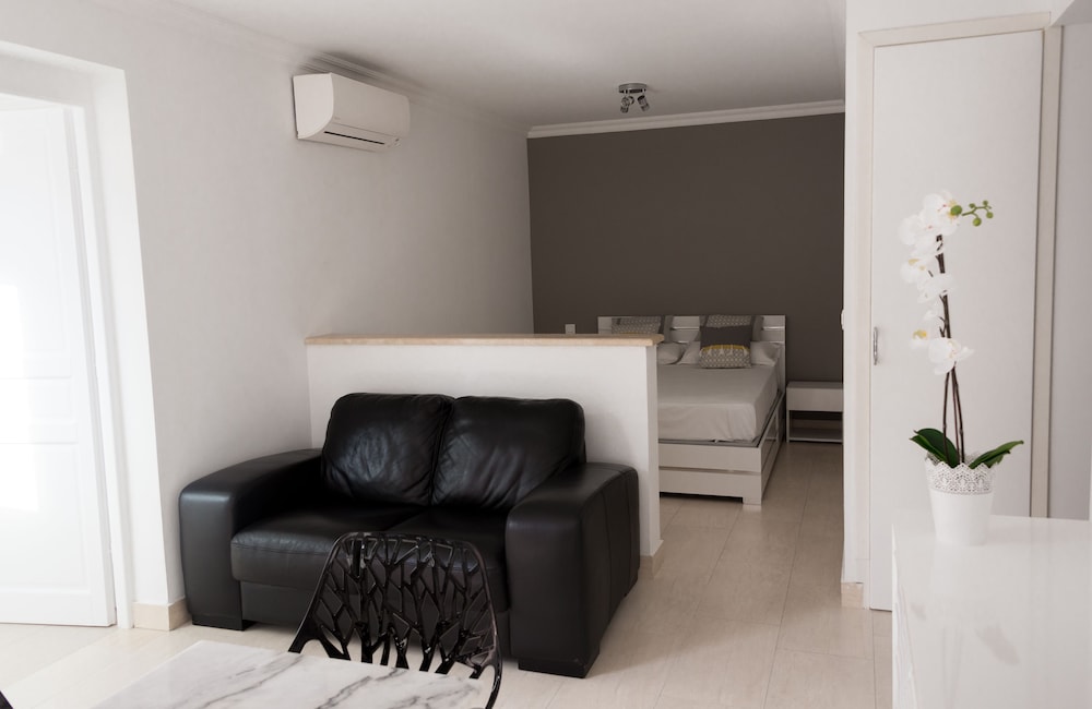 Hôtel Reine D'Azur 32/50