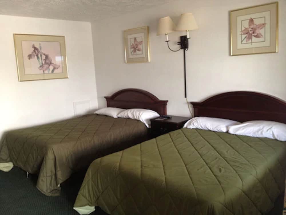 Three Oaks Motel 9/37