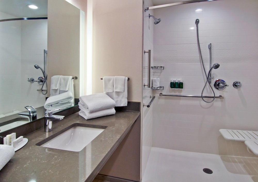 Fairfield Inn Suites Nashville Airport 41/43