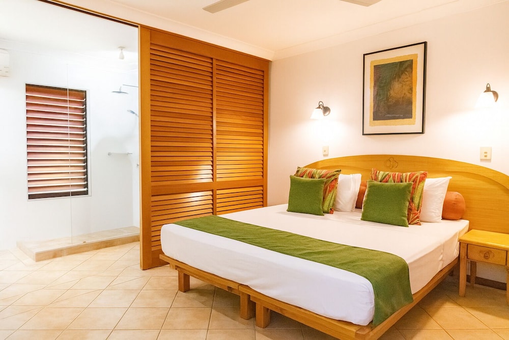 2 BEDROOMS, DELUXE, APARTMENT, POOL VIEW