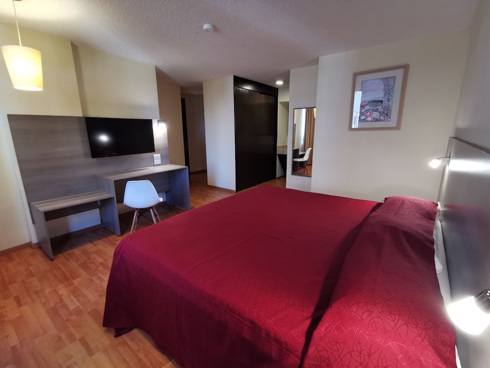 Hotel Del Angel 34/57