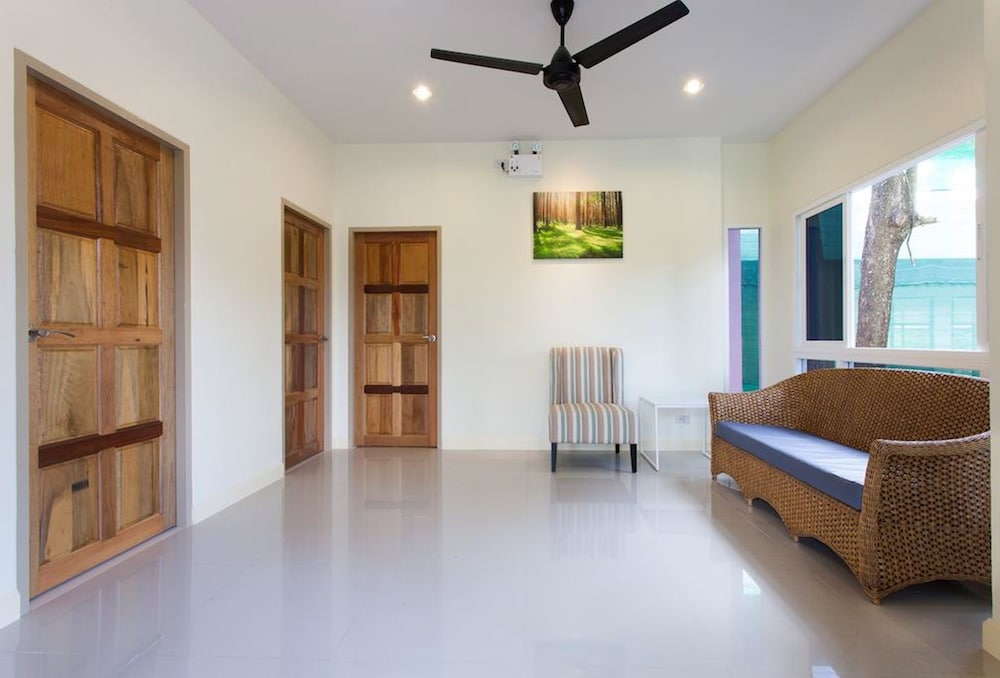 Sandy House 34/48