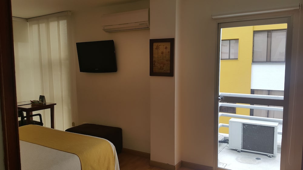 Hotel Bolivar Plaza 33/61