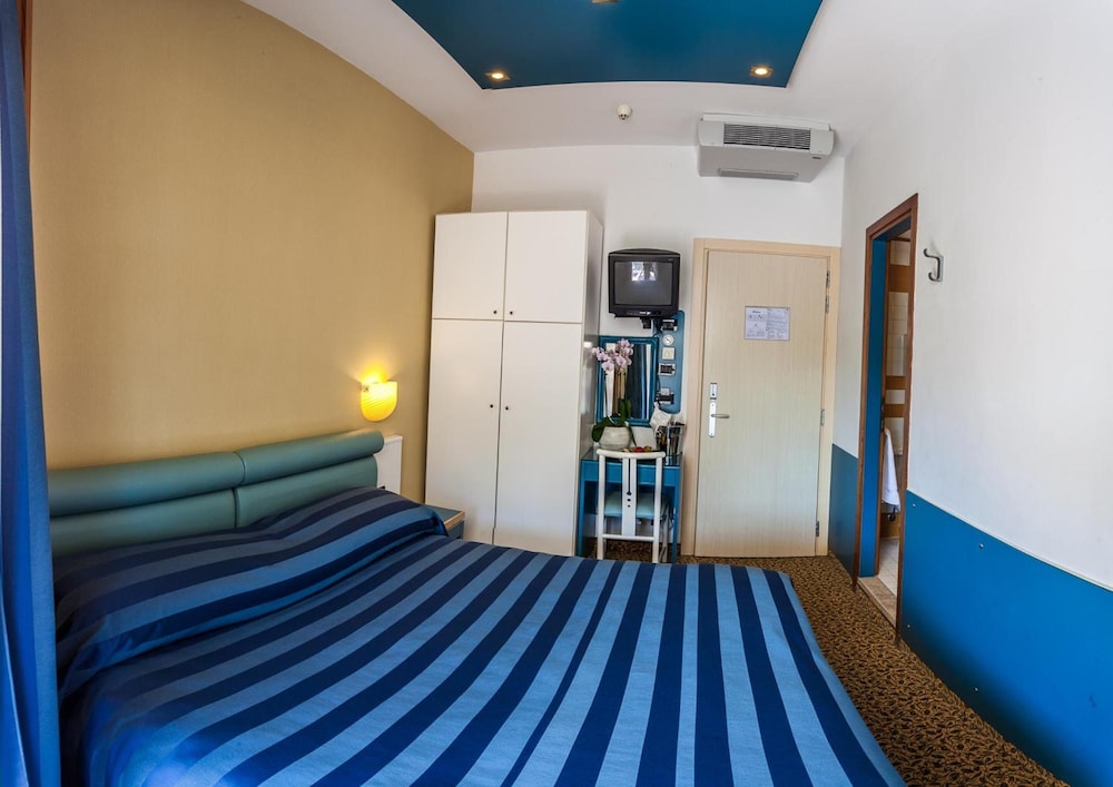 Christian Hotel 19/33