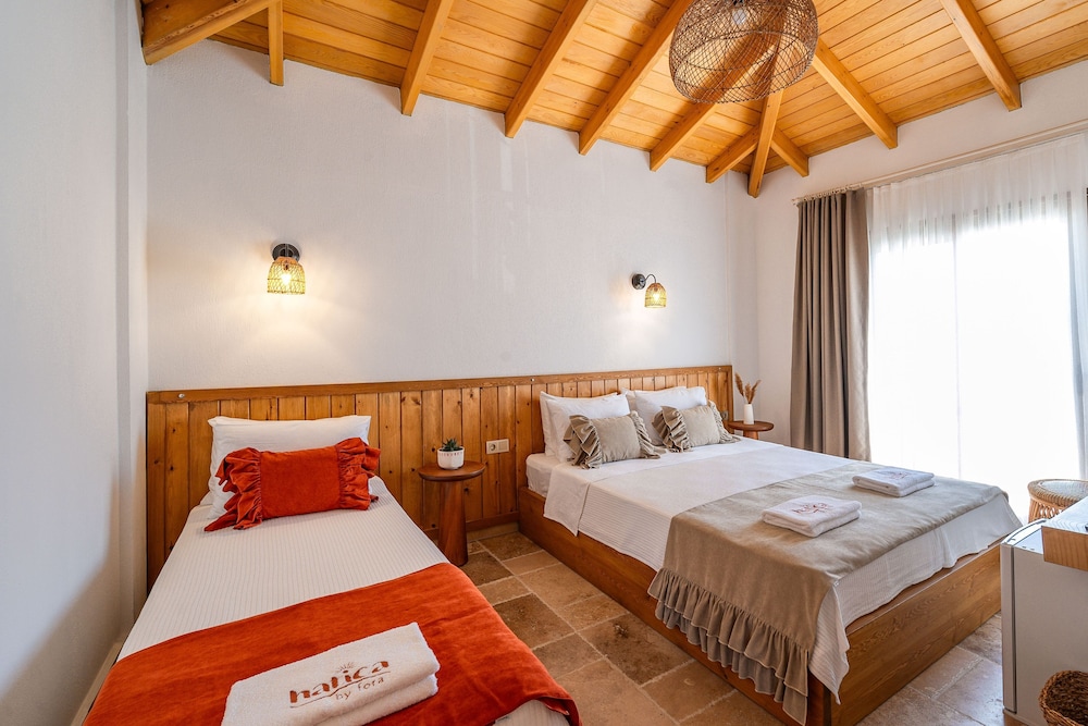Hatica By Fora Alacati 3/22