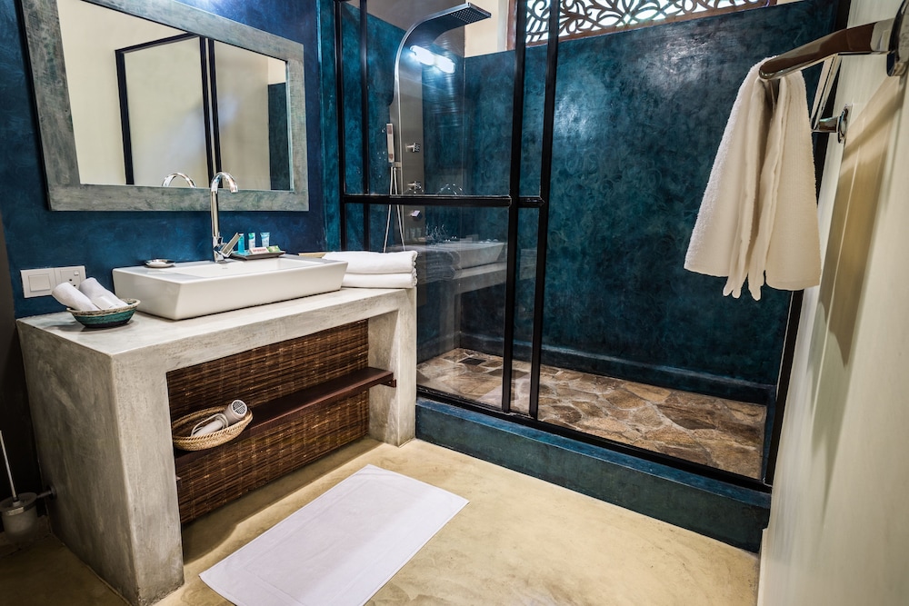 Galavilla Boutique Hotel & Spa 69/71