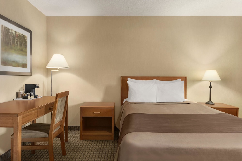 Travelodge by Wyndham Thunder Bay 12/39