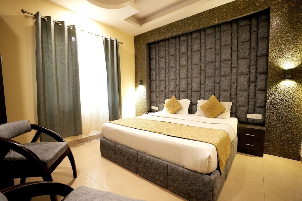 Hotel Silver Stone 30/56