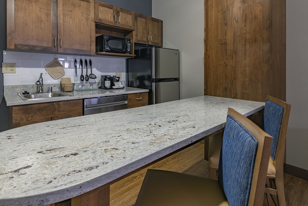 La Quinta Inn Suites By Wyndham Flagstaff East I 40 38/49