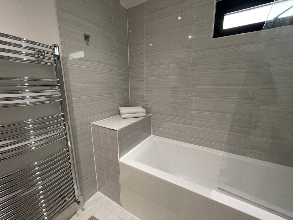 Ilford Tower Apartments 45/45