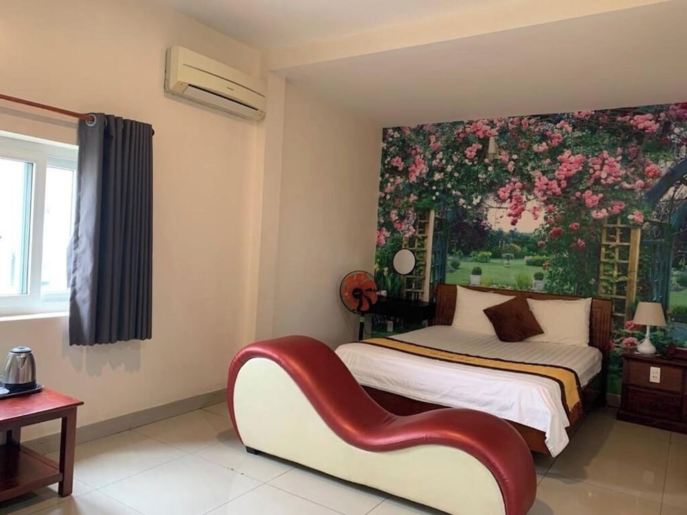 Ha Long Hotel 7/24