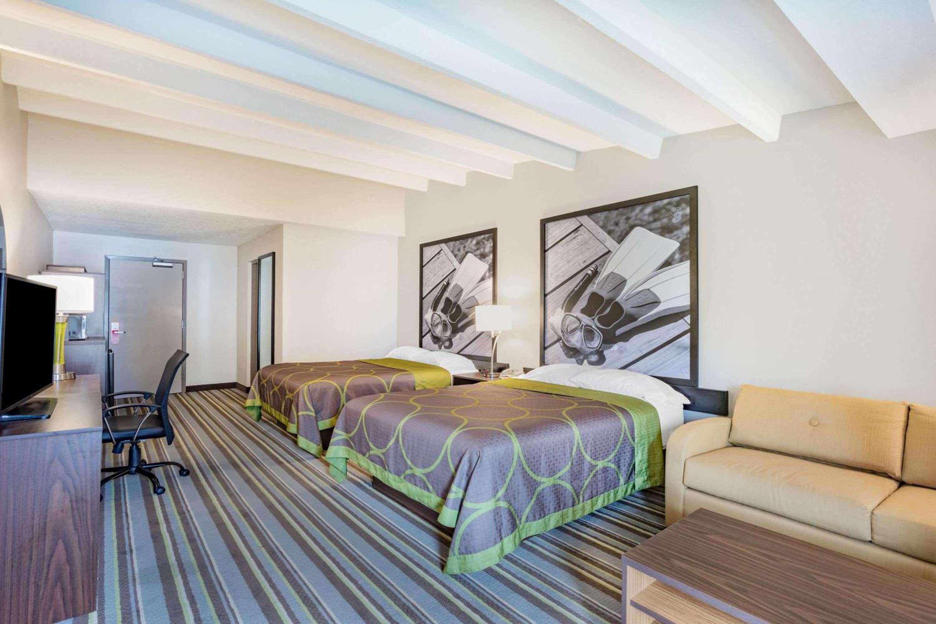 Room, King or Queen Bed