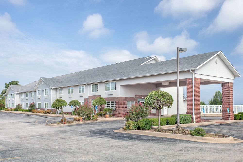 Days Inn by Wyndham Mountain Home 6/55