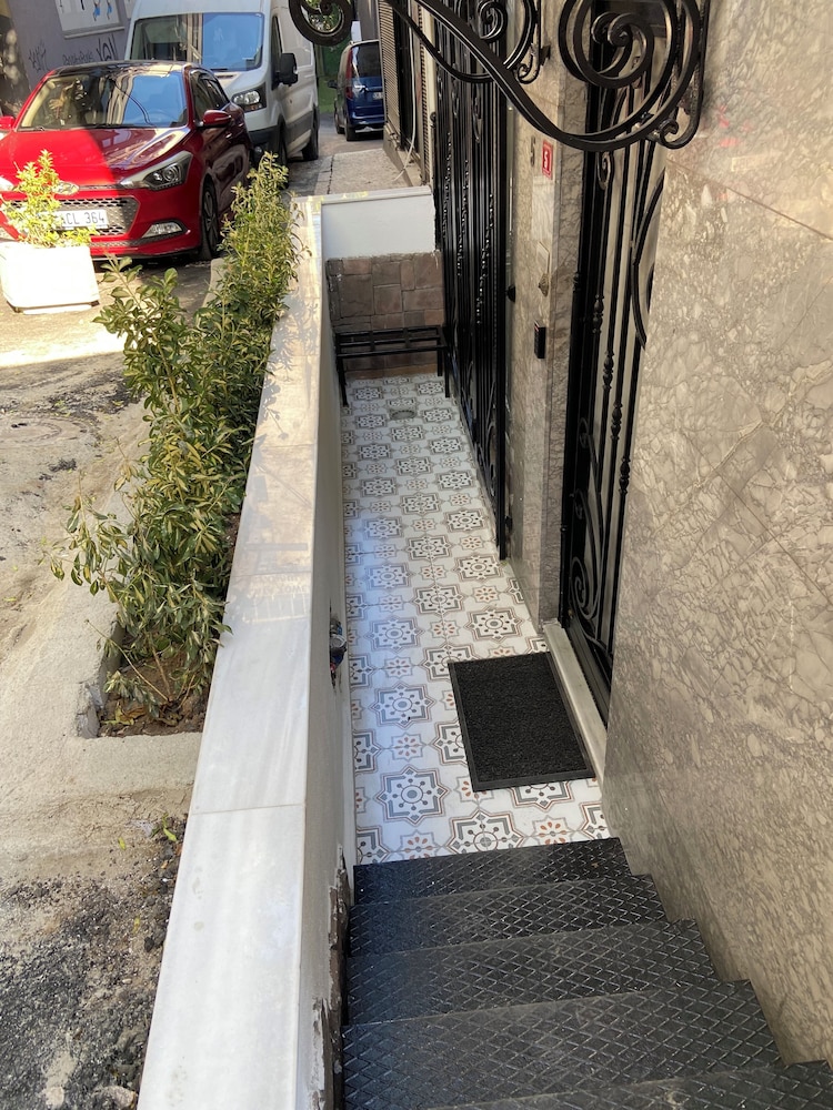 Galatolia Suites 46/50