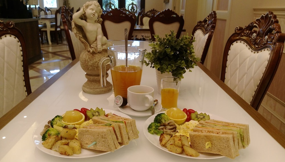Buckingham Palace B&B 44/56