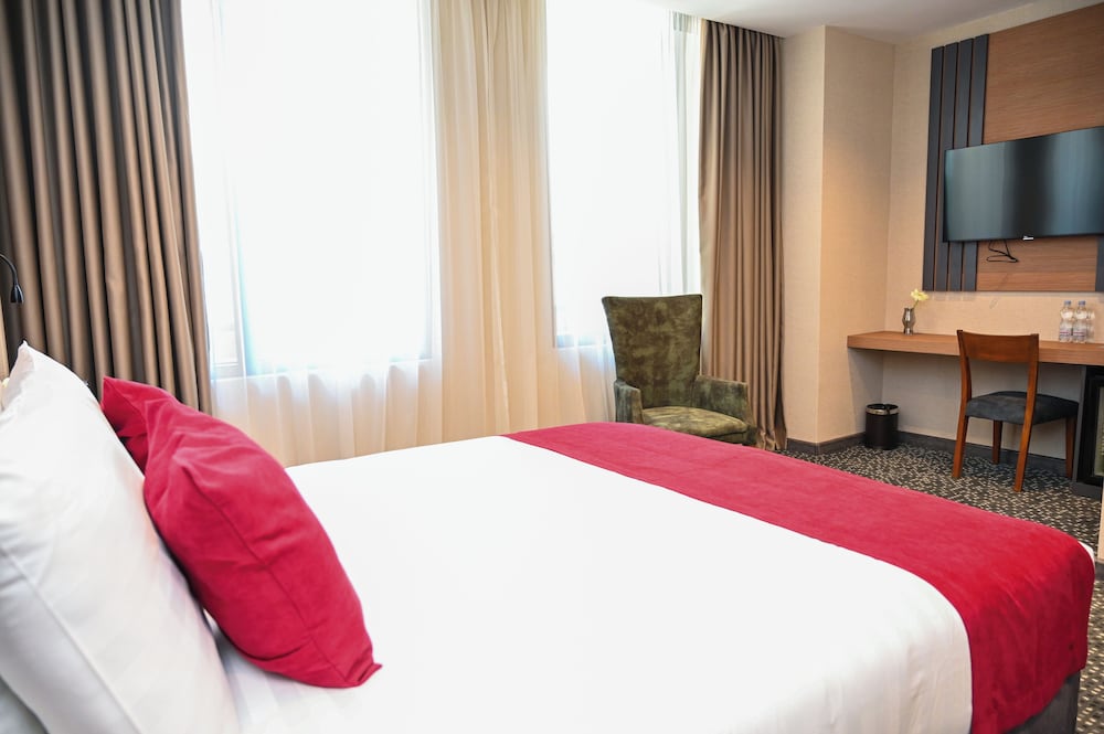 Landmark Hotel 13/50