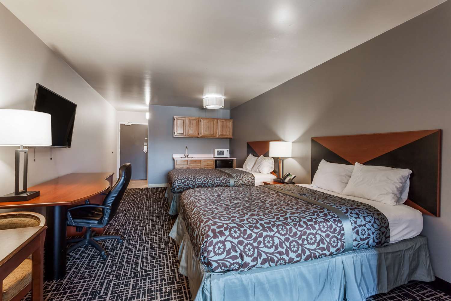 Days Inn Suites By Wyndham Lancaster Amish Country 8/28