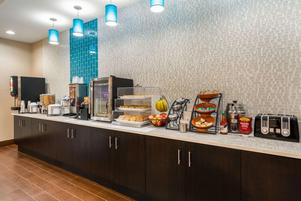 La Quinta Inn Suites Boutte 40/58