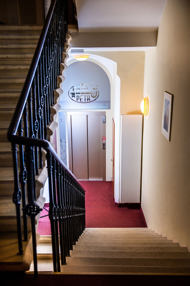 Petr Hotel 30/54