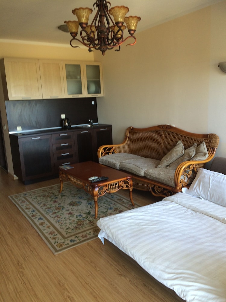Chateau Del Marina Complex Apartments 7/20