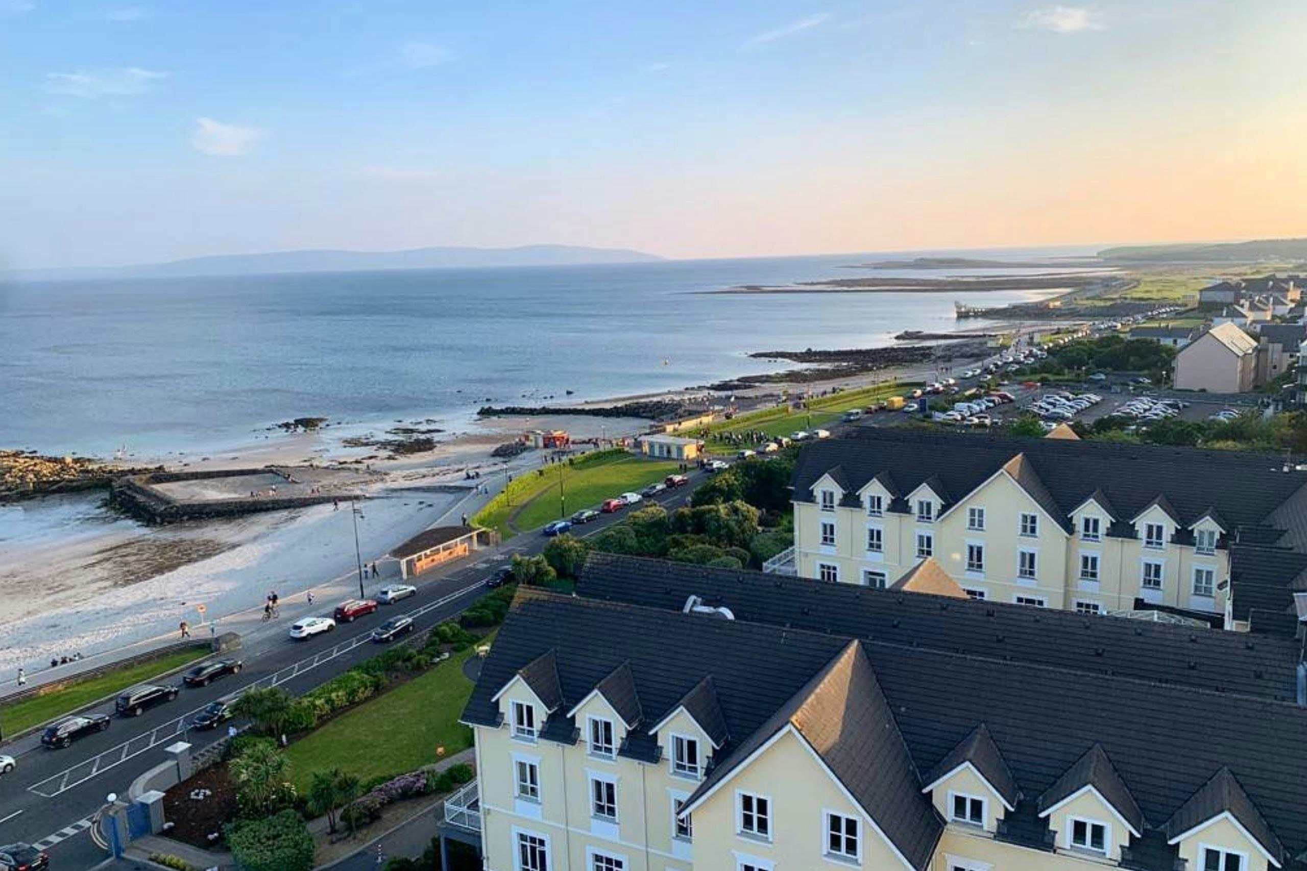 Galway Bay Hotel 35/36