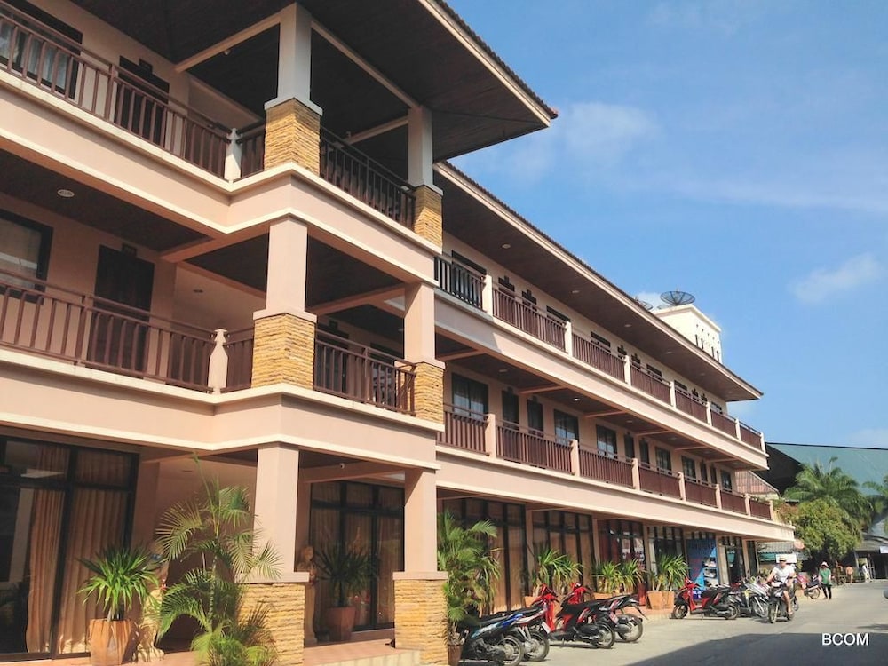 Panupong Hotel 4/22