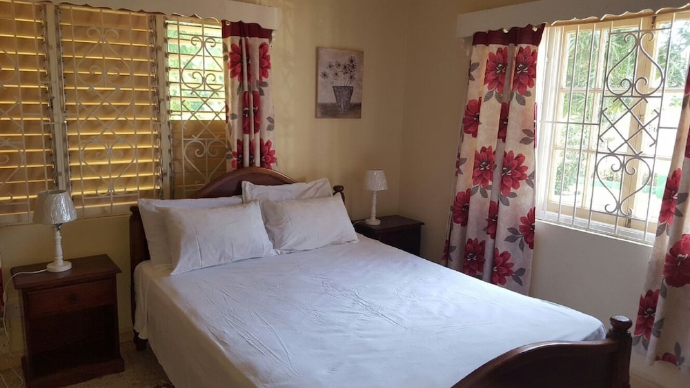 Ocho Rios Almond Tree Villas photo3