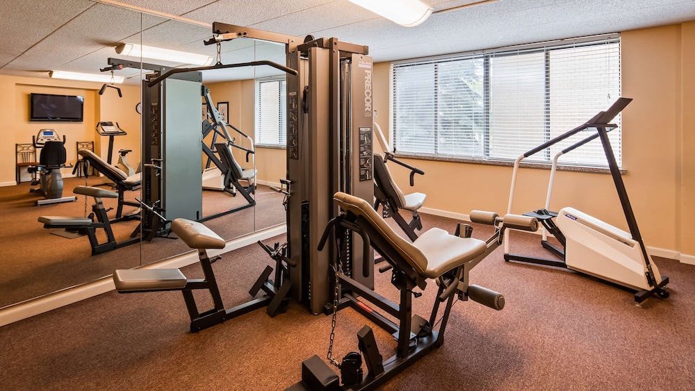 Best Western East Towne Suites 25/42