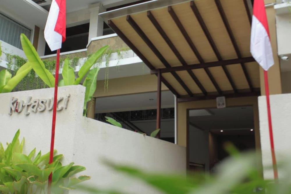 Kuta Suci Beach Hotel 1/43
