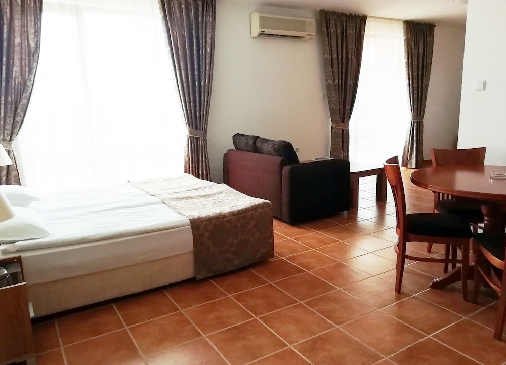 Efir Aparthotel 27/50
