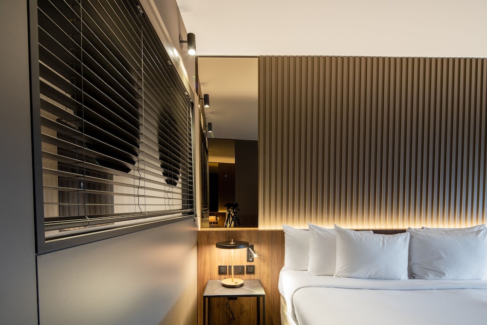 Barcelona Airport Hotel 25/86