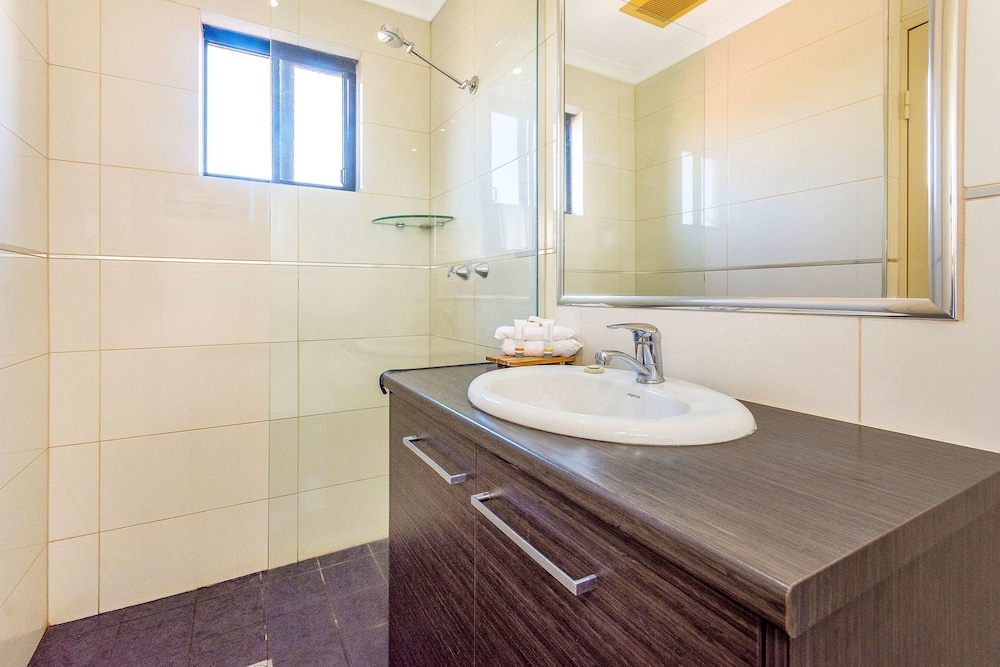 Quality Hotel Darwin Airport 36/38