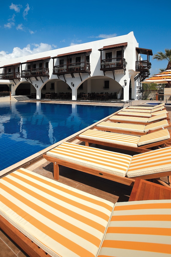 Costa Bitezhan Hotel 5/73