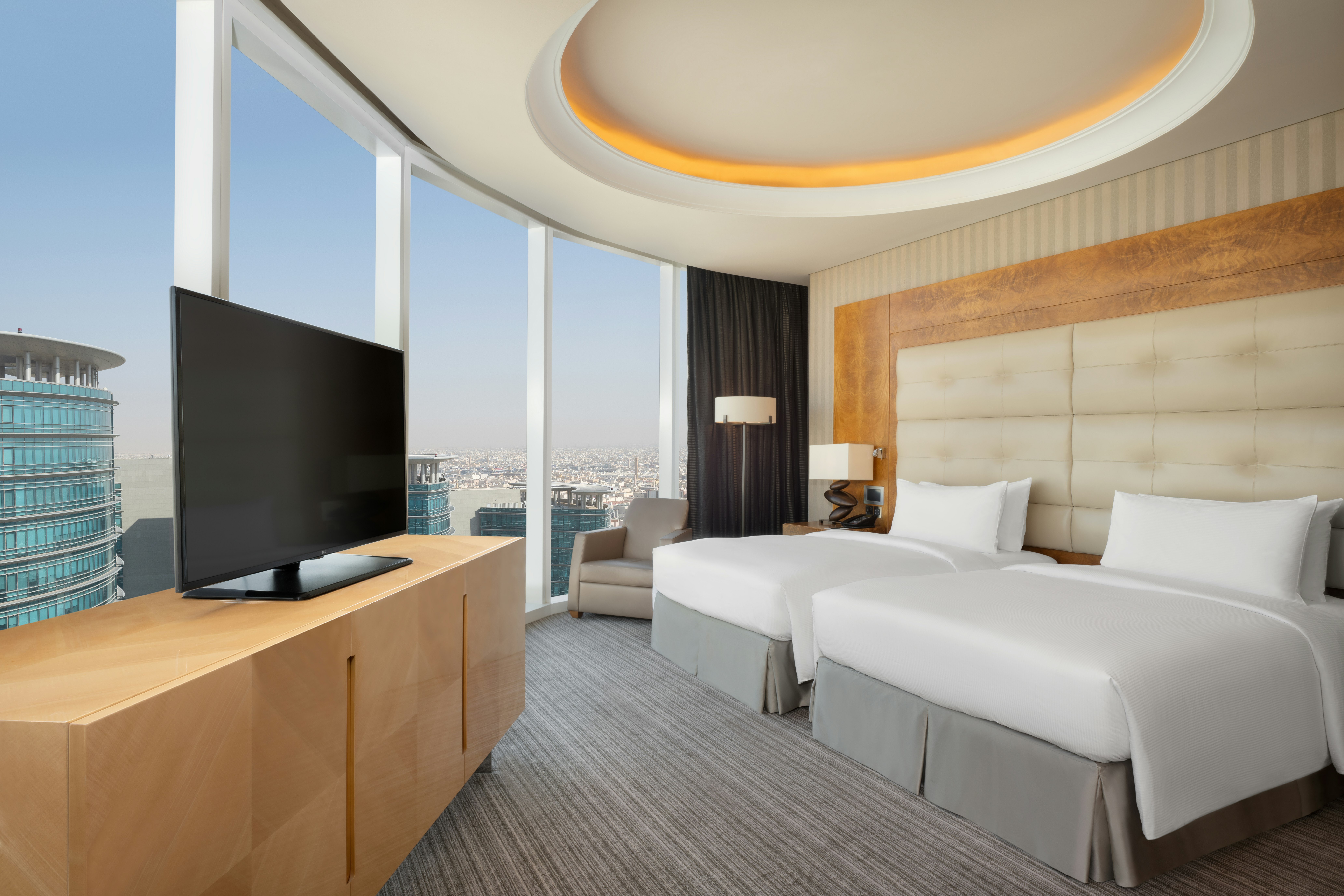 ROYAL, SUITE