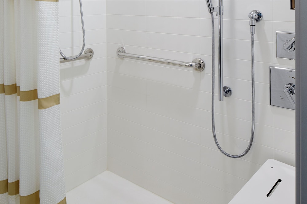 غرفة بسرير كينج لذوي الإعاقة، Columbus Marriott Northwest 6/7