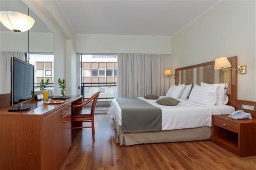 Room, Double or Twin Bed, City View