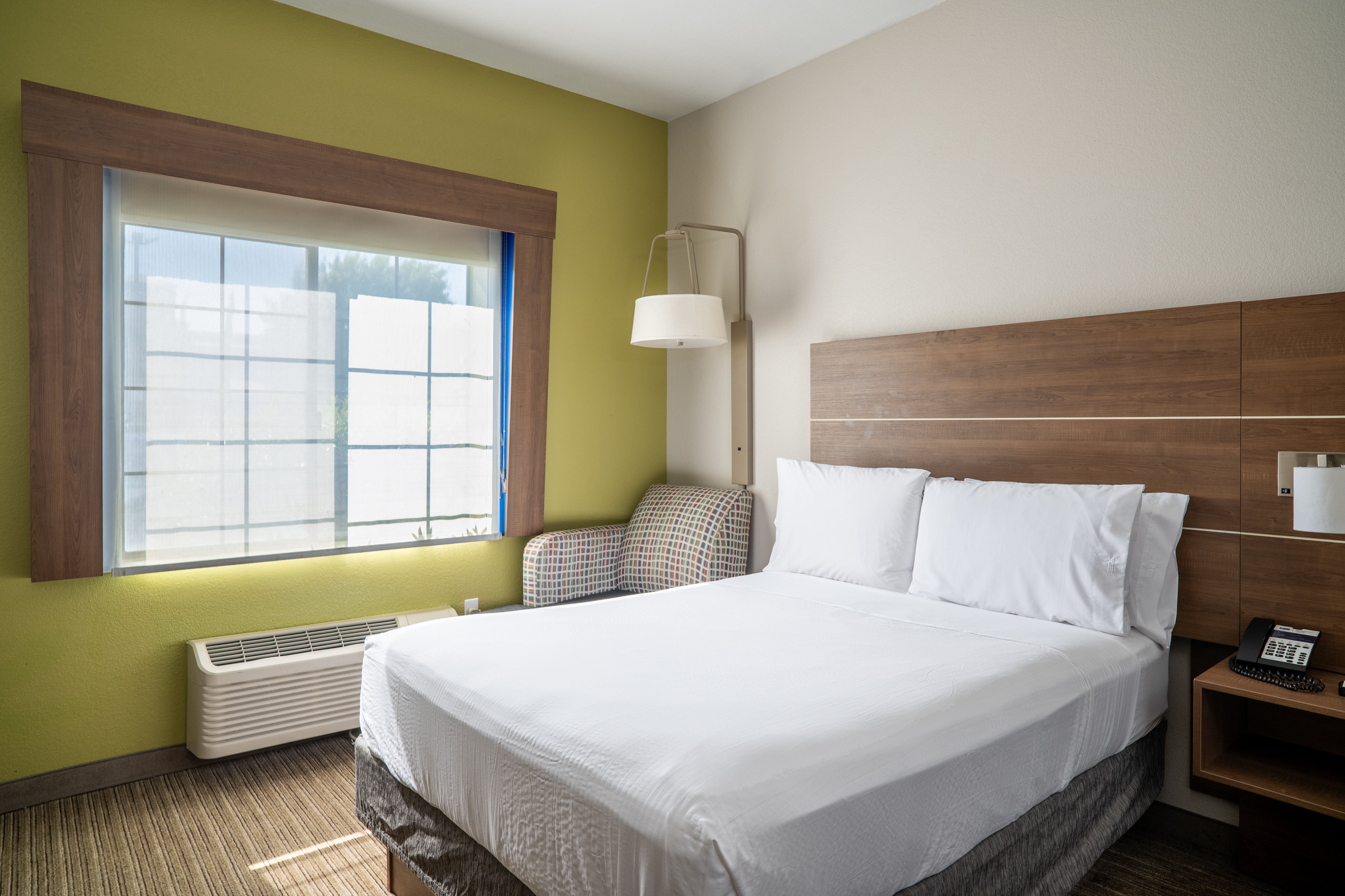Holiday Inn Express Hotel & Suites Hesperia 23/56
