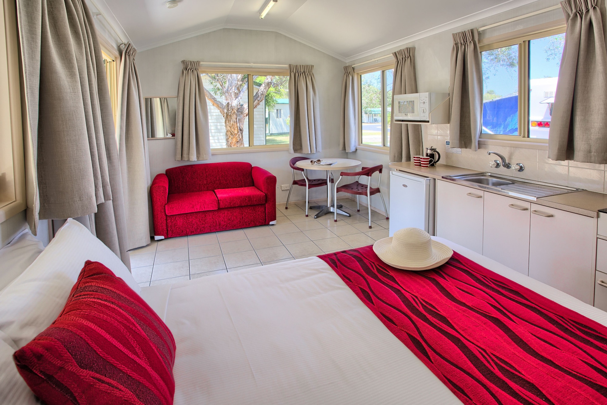 كابينة بسرير مزدوج وسرير فردي، Glen Villa Resort 2/3