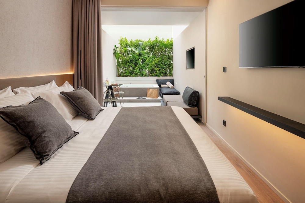 Room, King Bed, Outdoor Jetted Tub
