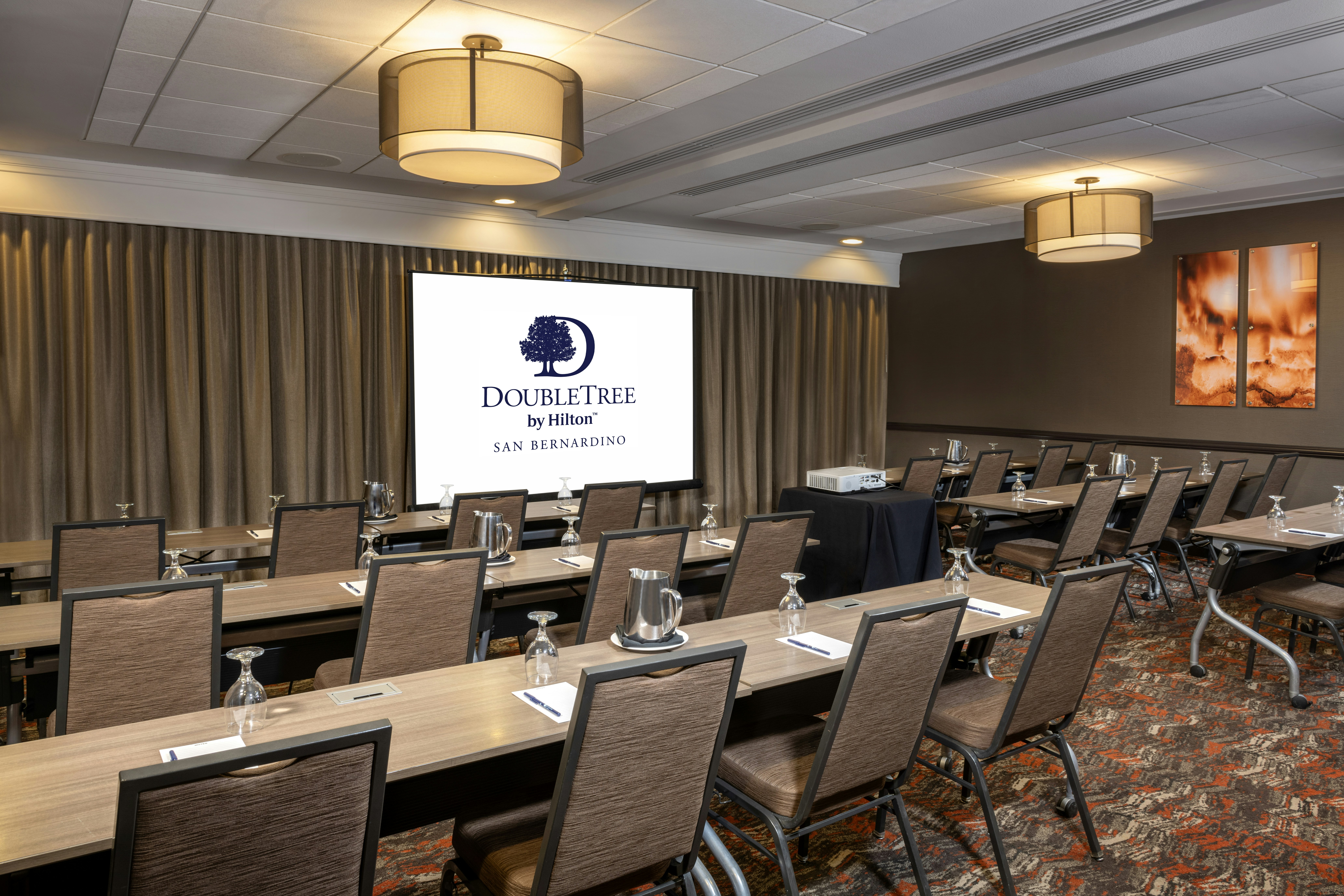 DoubleTree by Hilton Hotel San Bernardino 24/32